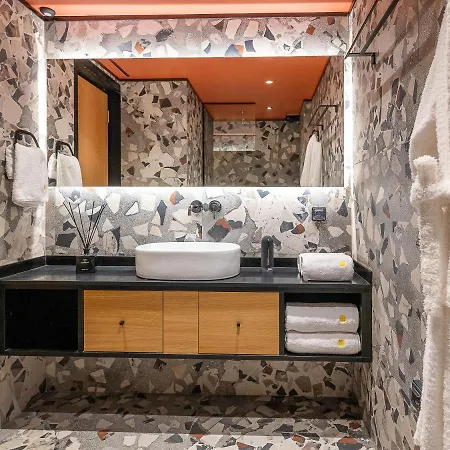 3 Pines Design Living *