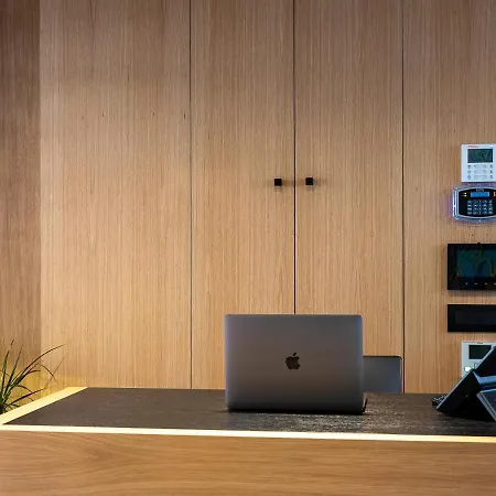 3 Pines Design Living * كاندية