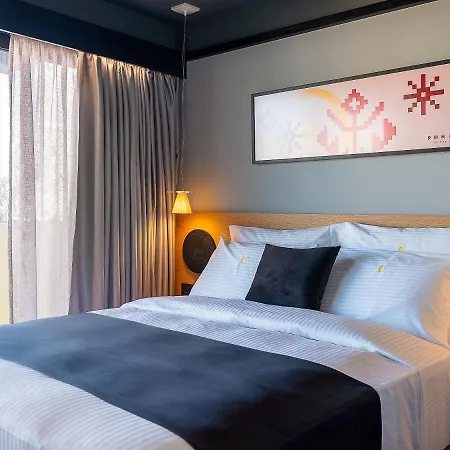 3 Pines Design Living *